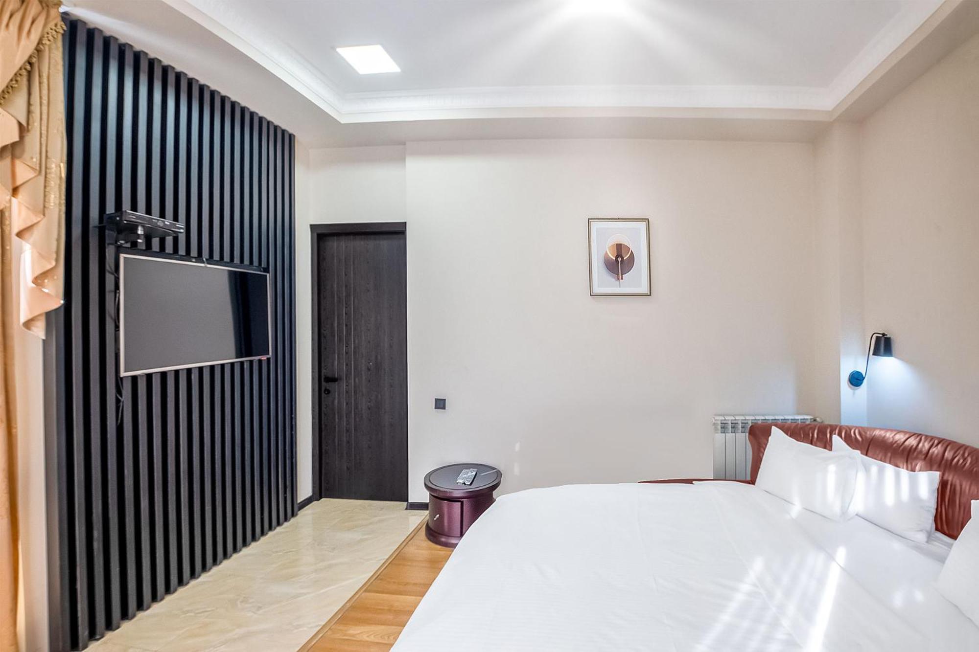 Cron Palace Kosher Tbilisi Hotel Exterior photo