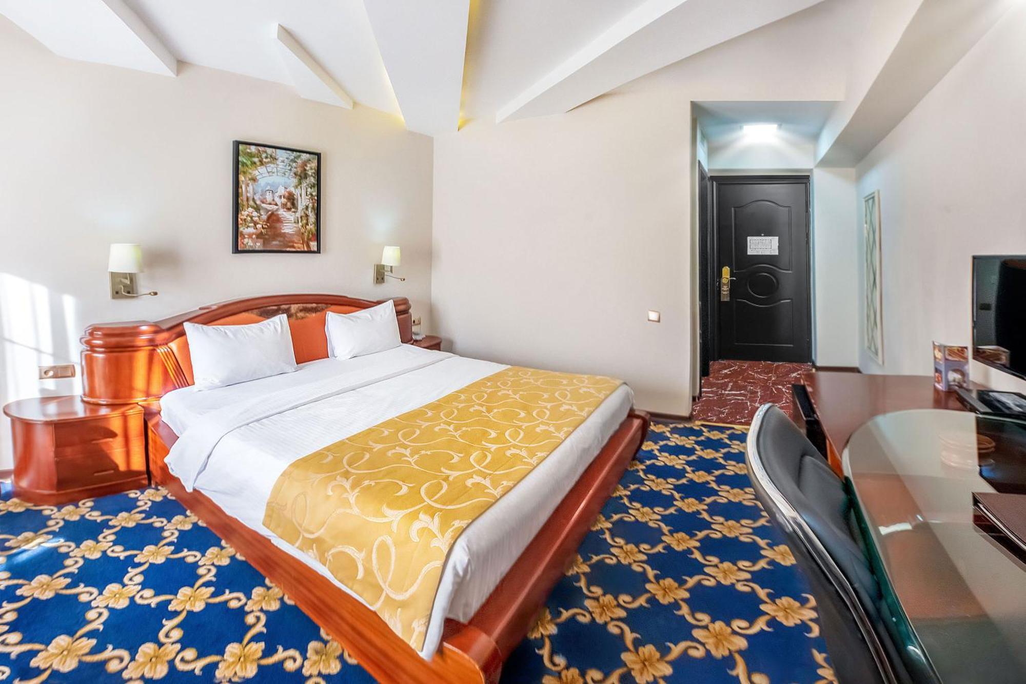 Cron Palace Kosher Tbilisi Hotel Exterior photo