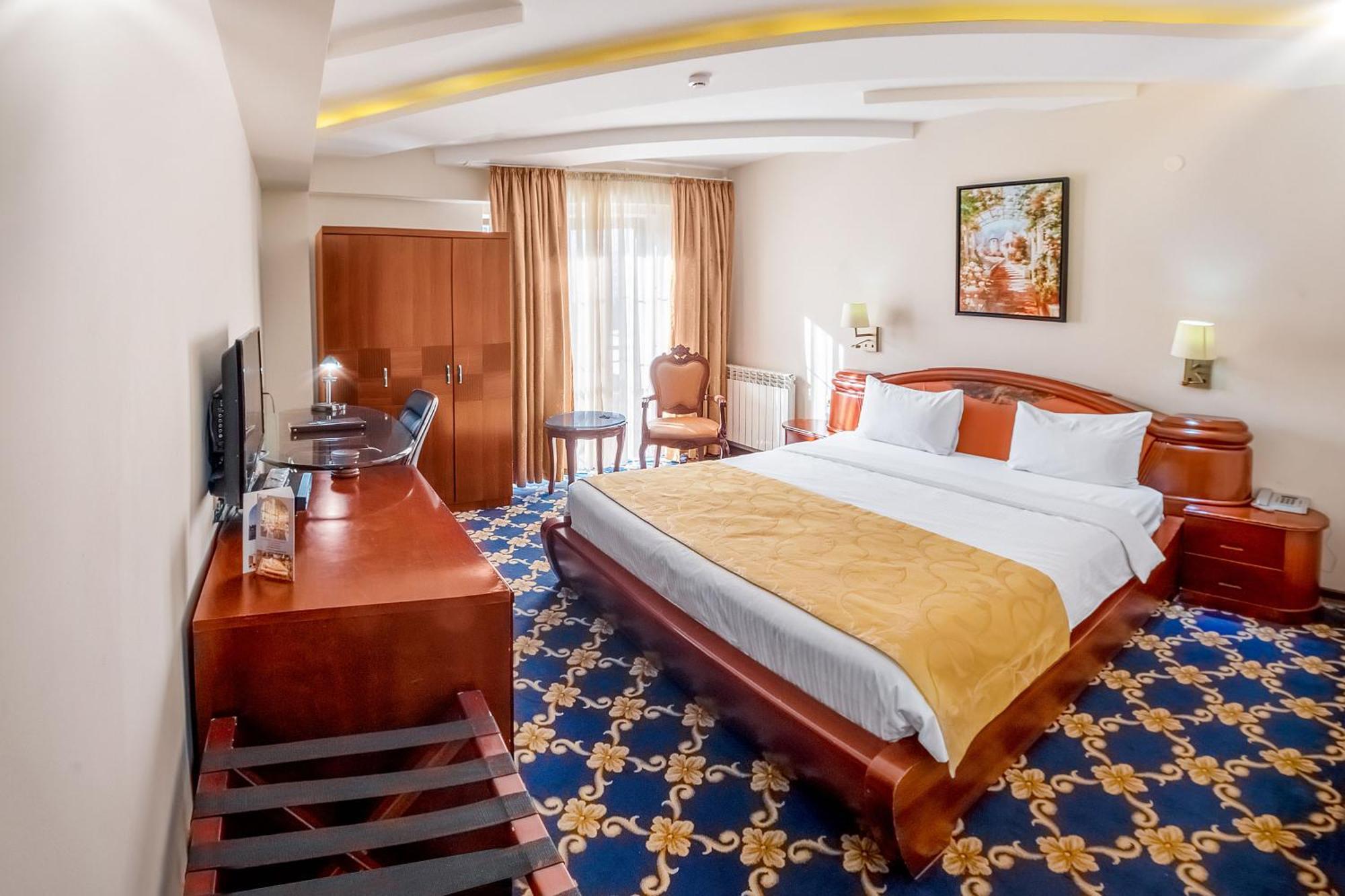 Cron Palace Kosher Tbilisi Hotel Exterior photo